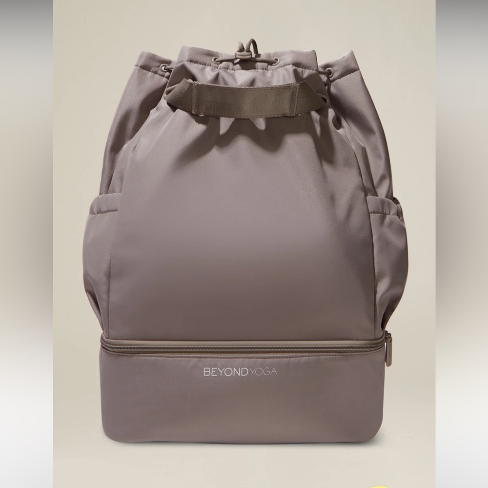 New beyond yoga bag in Taupe